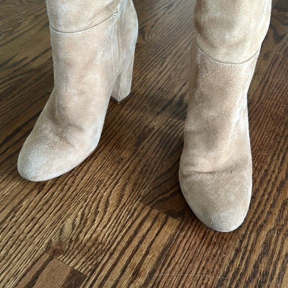 Excellent condition! Sam Edelman knee high boot. Size 9.5. Suede - Picture 2 of 5